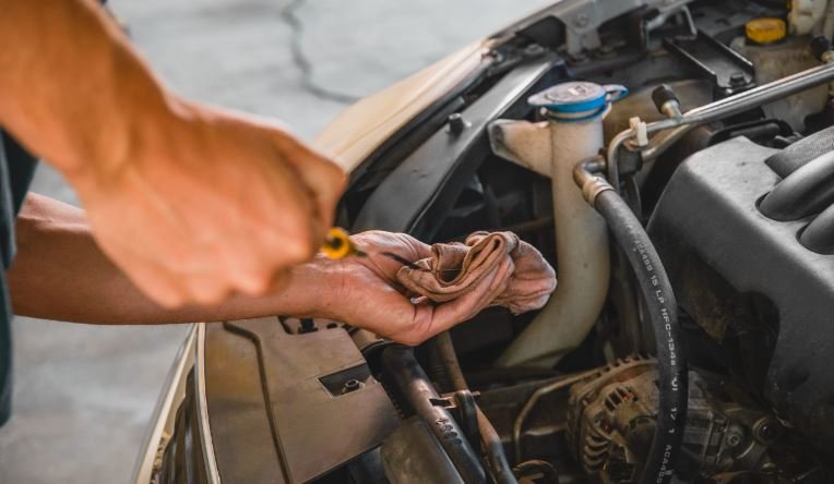 How to Choose the Right Engine Oil for Your Vehicle